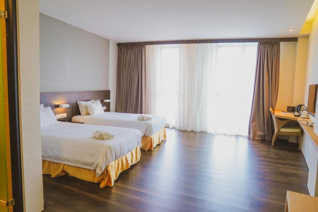 Roxy Hotel Serian Eksteriør bilde