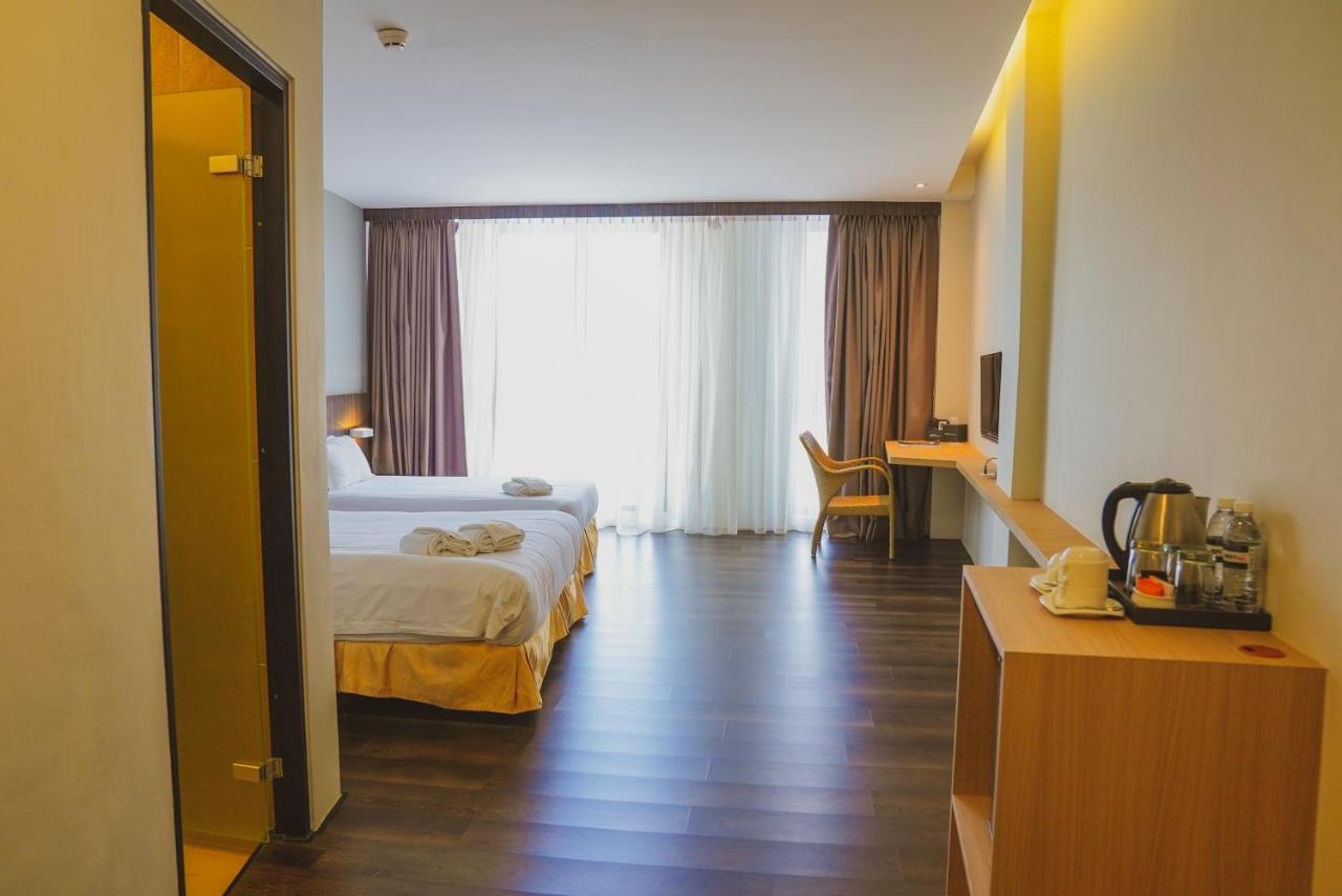 Roxy Hotel Serian Eksteriør bilde