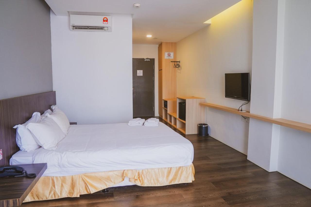 Roxy Hotel Serian Eksteriør bilde