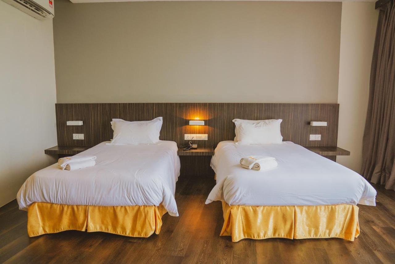 Roxy Hotel Serian Eksteriør bilde