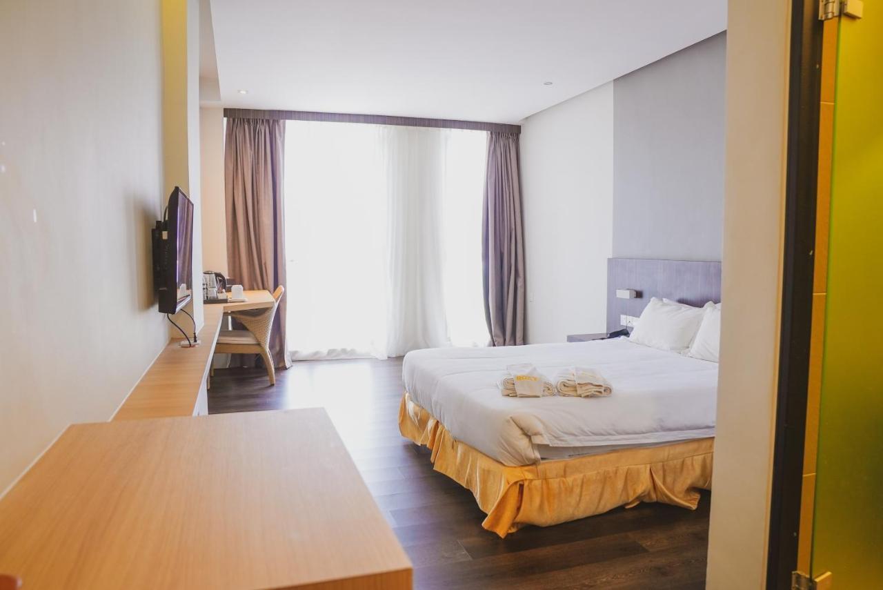 Roxy Hotel Serian Eksteriør bilde