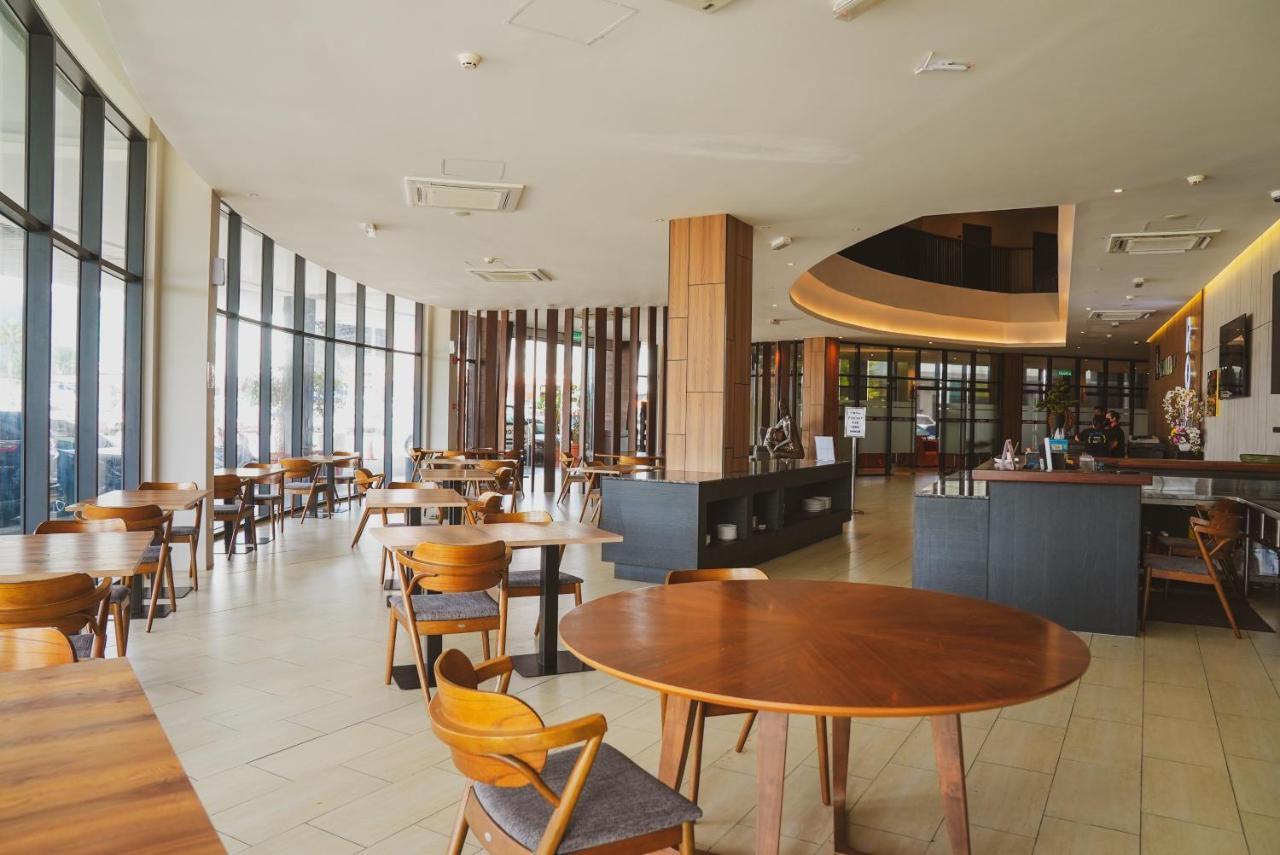 Roxy Hotel Serian Eksteriør bilde